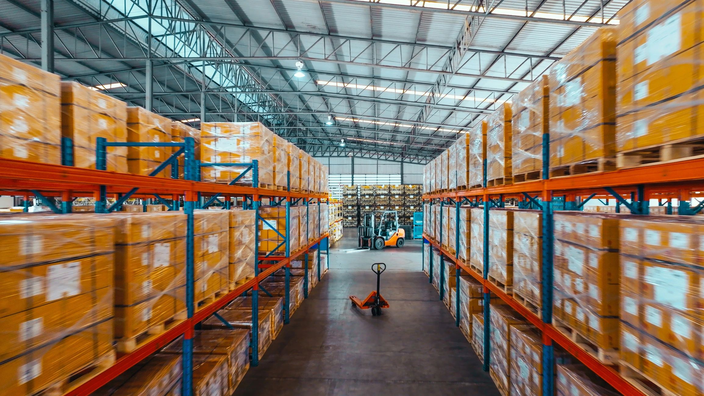 Industrial warehouse storage for metal fittings and piping components